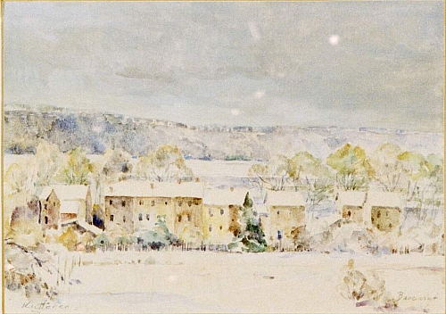 August Kutterer - großer Platz mit Häusern, Felder und Hügel im Hintergrund