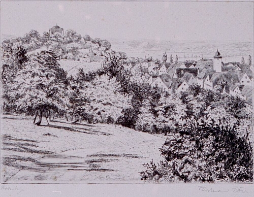 August Kutterer - Künstler Ferdinand Dörr: Rotenburg
<br>Blick durch Wiesen und Baumlandschaft zu kleiner Stadt im Tal, Rotenburg
<br>